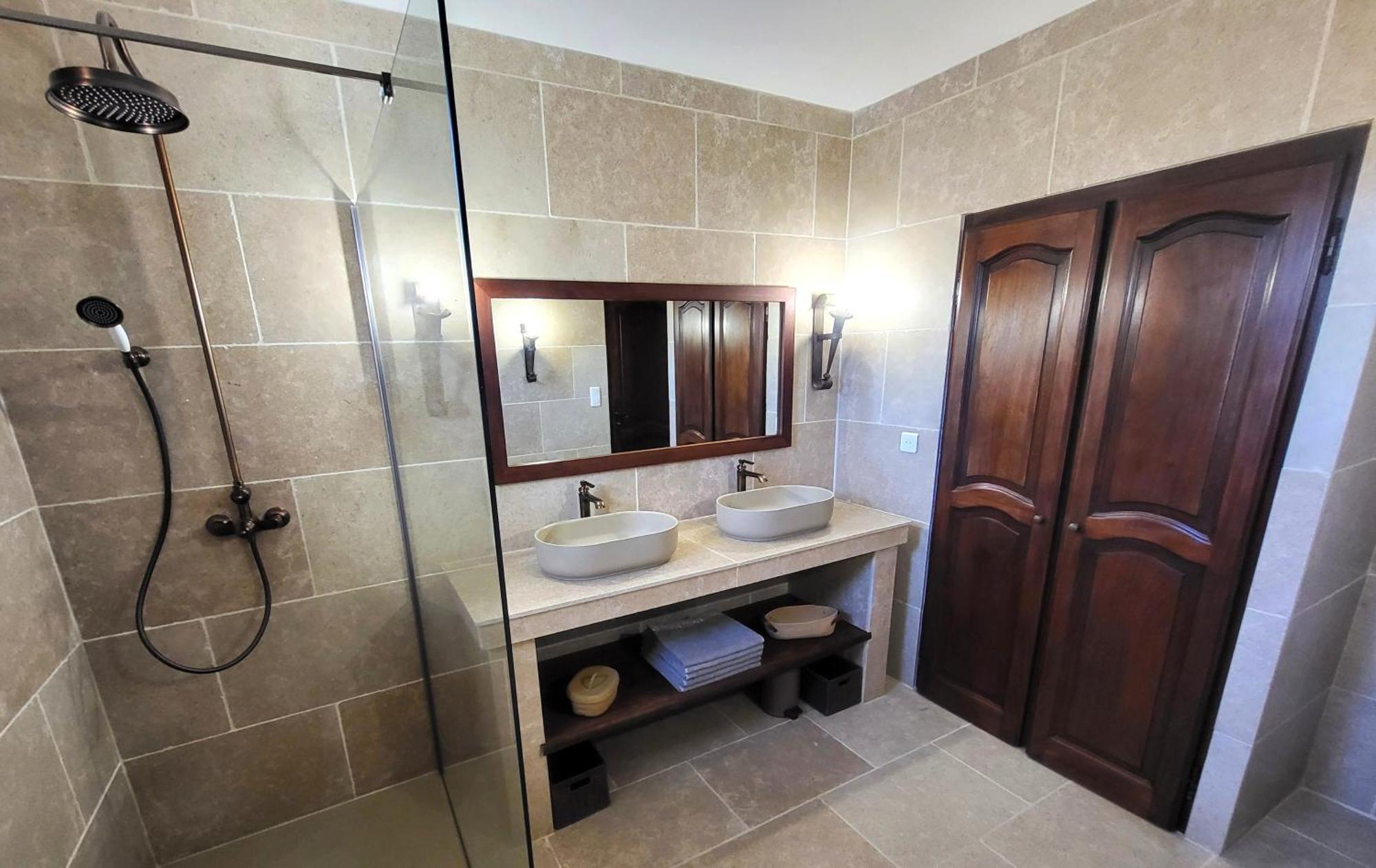 La Massette du Cheval Blanc Villa de caractère en pierre sèche LʼIsle-sur-la-Sorgue Extérieur photo